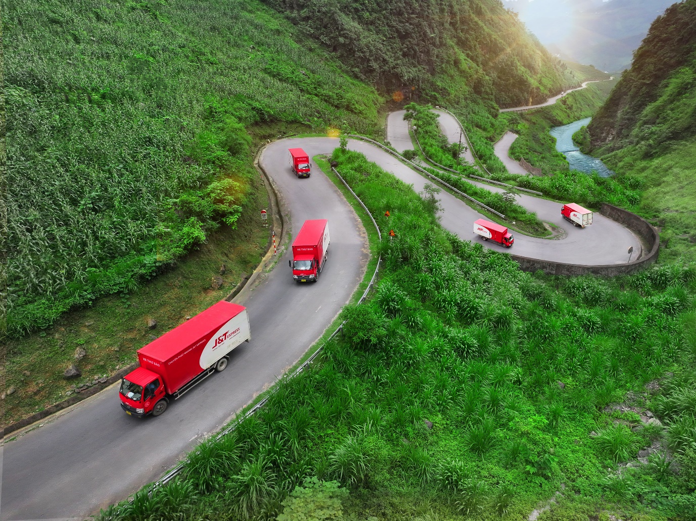 J&T Express bổ sung 315 xe tải mới, tăng cường năng lực vận hành toàn quốc - 2