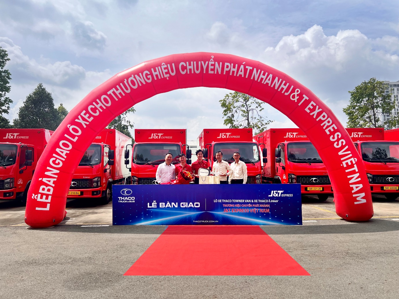 J&T Express bổ sung 315 xe tải mới, tăng cường năng lực vận hành toàn quốc - 1