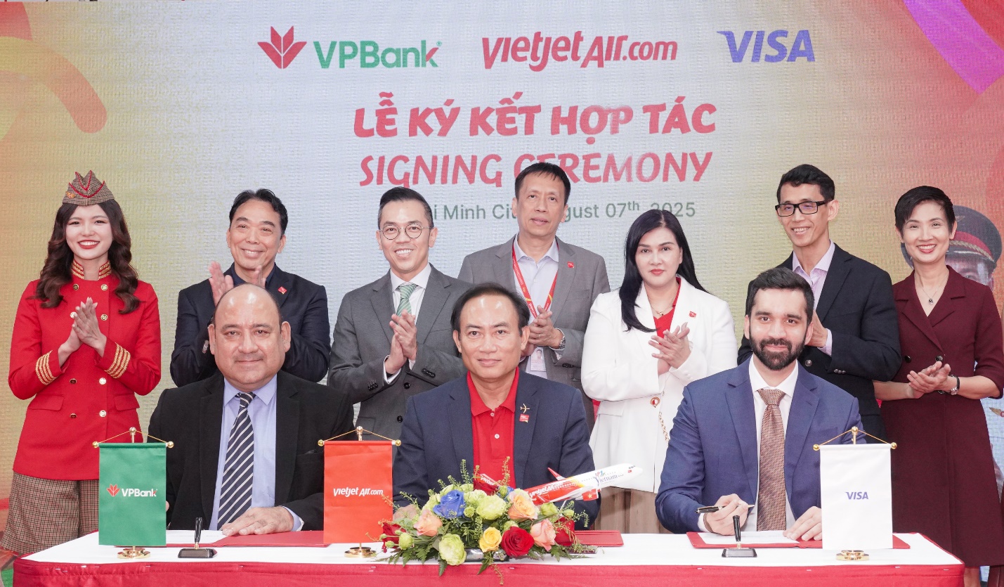 Vietjet tiên phong kết nối tiêu dùng số với thẻ tín dụng đồng thương hiệu YOJO hợp tác với VPBank - 1