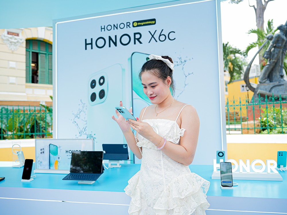 HONOR mang “trạm sạc năng lượng” đến giữa lòng thành phố - 2