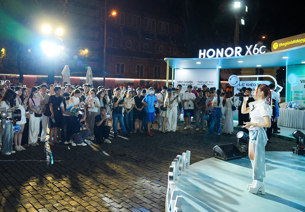 HONOR mang “trạm sạc năng lượng” đến giữa lòng thành phố - 5