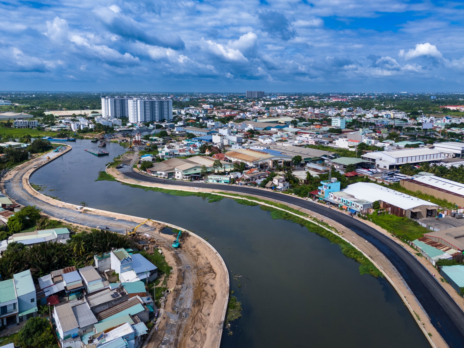 Tuyến đường ven kênh Tham Lương hoàn thiện mang lại lợi thế cho Conic Boulevard - 1