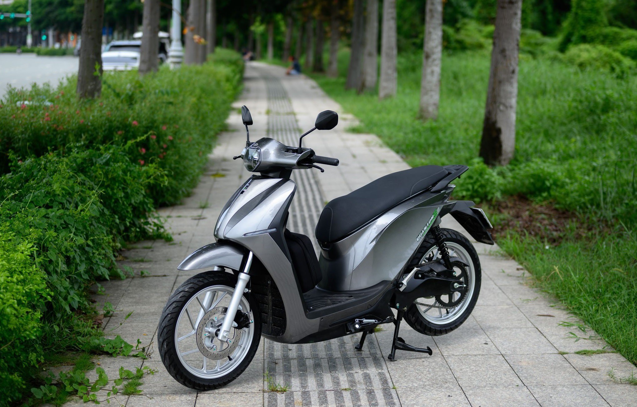 Top xe máy điện có phạm vi di chuyển xa nhất khi sạc đầy - 1