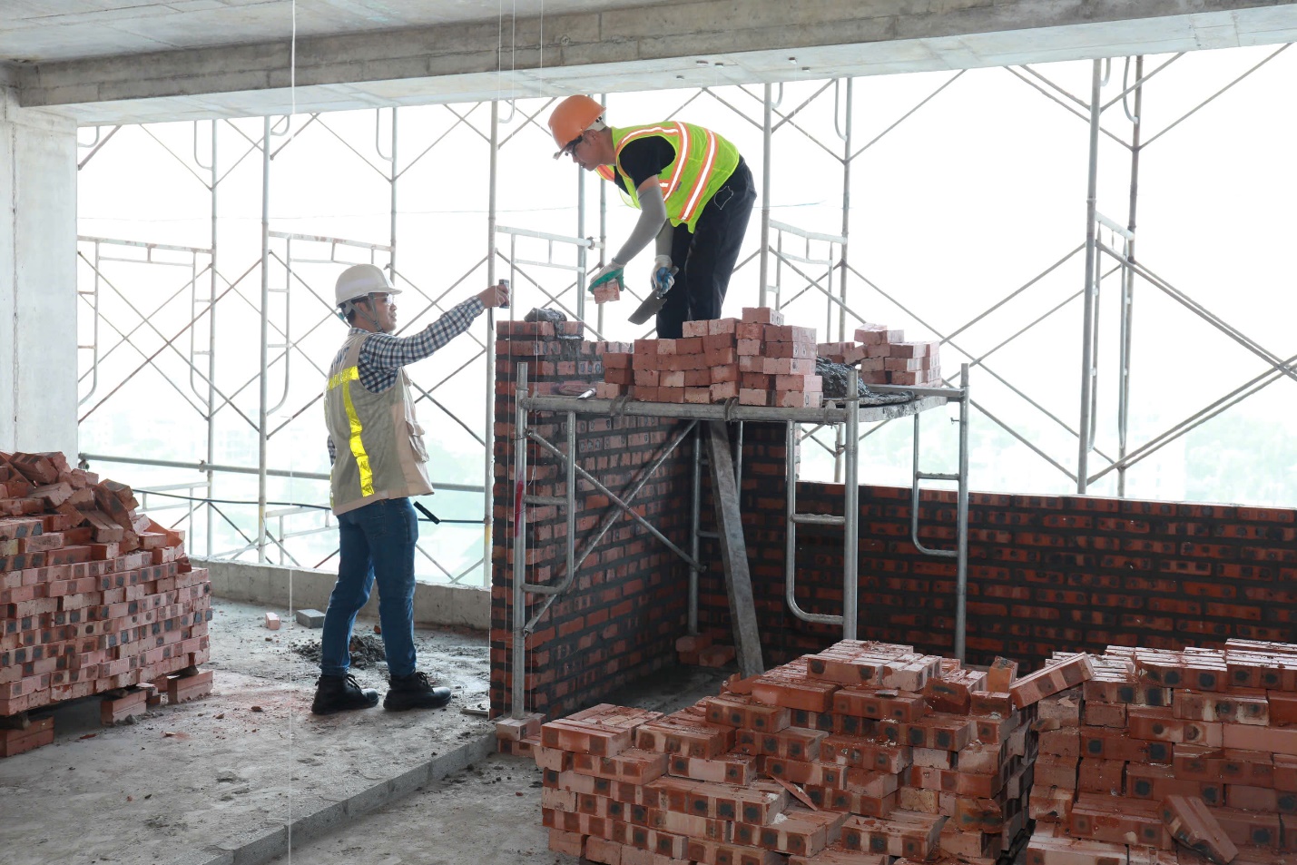Chính thức cất nóc tòa căn hộ đầu tiên dự án Hanoi Melody Residences - 3