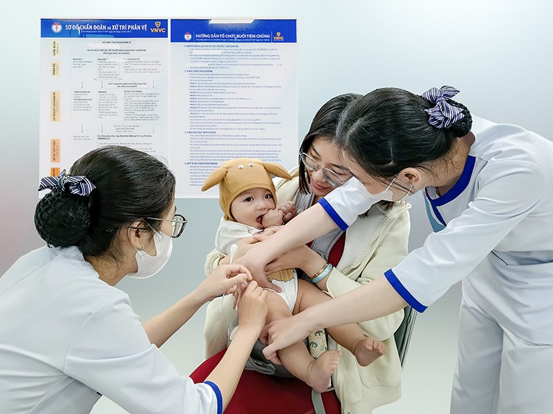 Lần đầu tiên, trẻ em Việt Nam được bảo vệ khỏi bệnh não mô cầu từ 6 tuần tuổi - 3