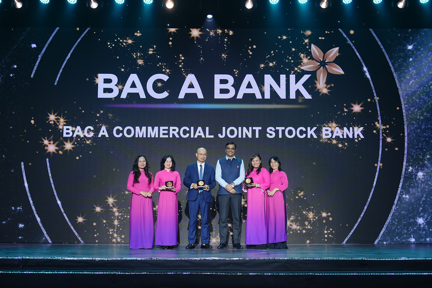BAC A BANK lần thứ 3 liên tiếp được vinh danh “Nơi làm việc tốt nhất châu Á” - 3