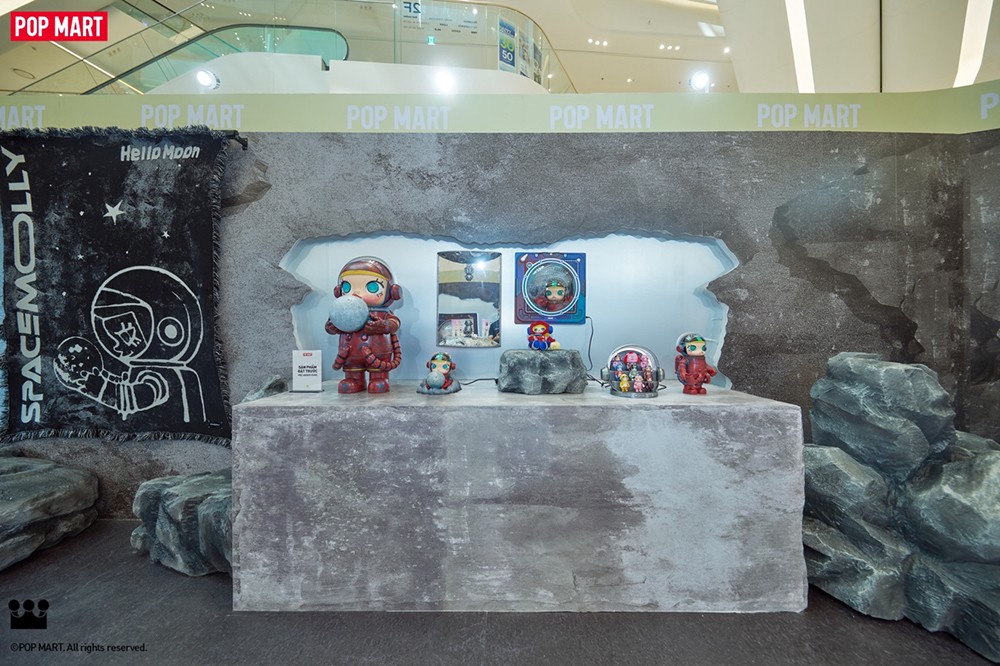 Sự kiện triển lãm “MEGA SPACE MOLLY: Hello, Moon” - Lạc trôi vào vũ trụ kỳ ảo giữa lòng Hà Nội! - 3