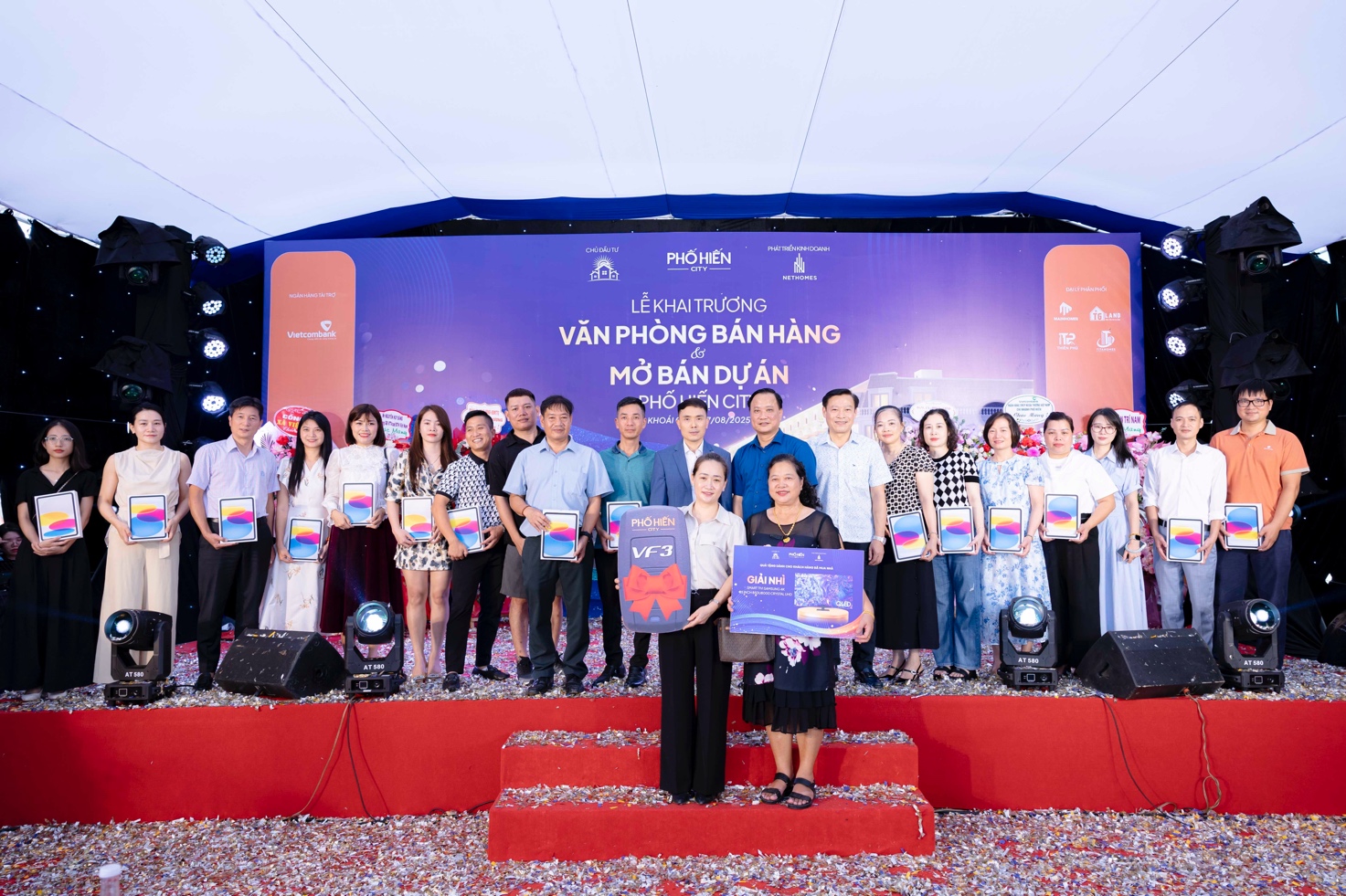 Gần 500 khách hàng nhận quà tặng tại lễ khai trương và mở bán Phố Hiến City - 3