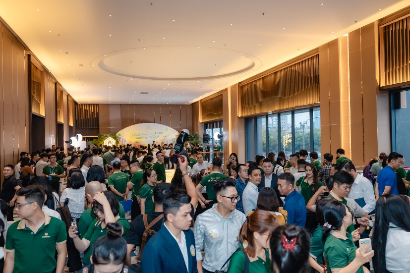 KHP Land đồng hành cùng Sự kiện Tri ân & Ráp căn Khu Mặt Trời 2 bùng nổ với 93% quỹ căn được giao dịch thành công trong 60 phút - 2