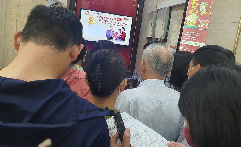 Giá vàng chiều 23/8: Tăng dữ dội lên mốc cao nhất lịch sử, cảnh tượng “lạ” trên phố vàng Hà Nội - 7
