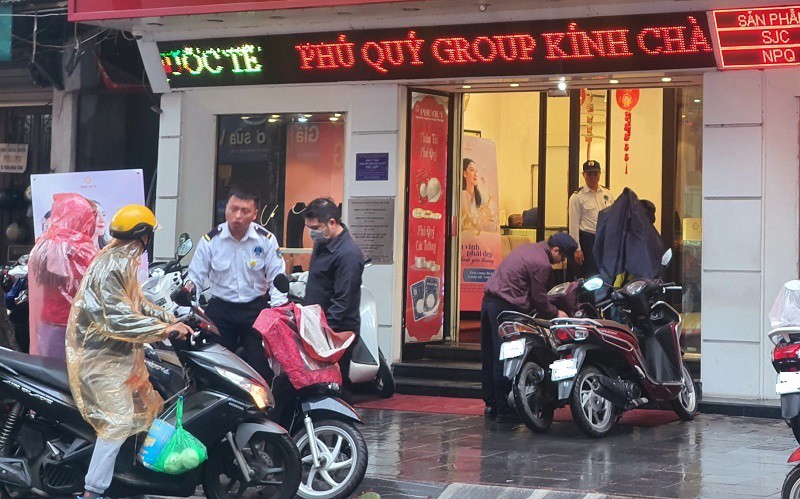 Giá vàng tăng “bùng nổ”, xô đổ mọi kỷ lục từ trước đến nay, nhiều người “khốn khổ” vì vàng - 1