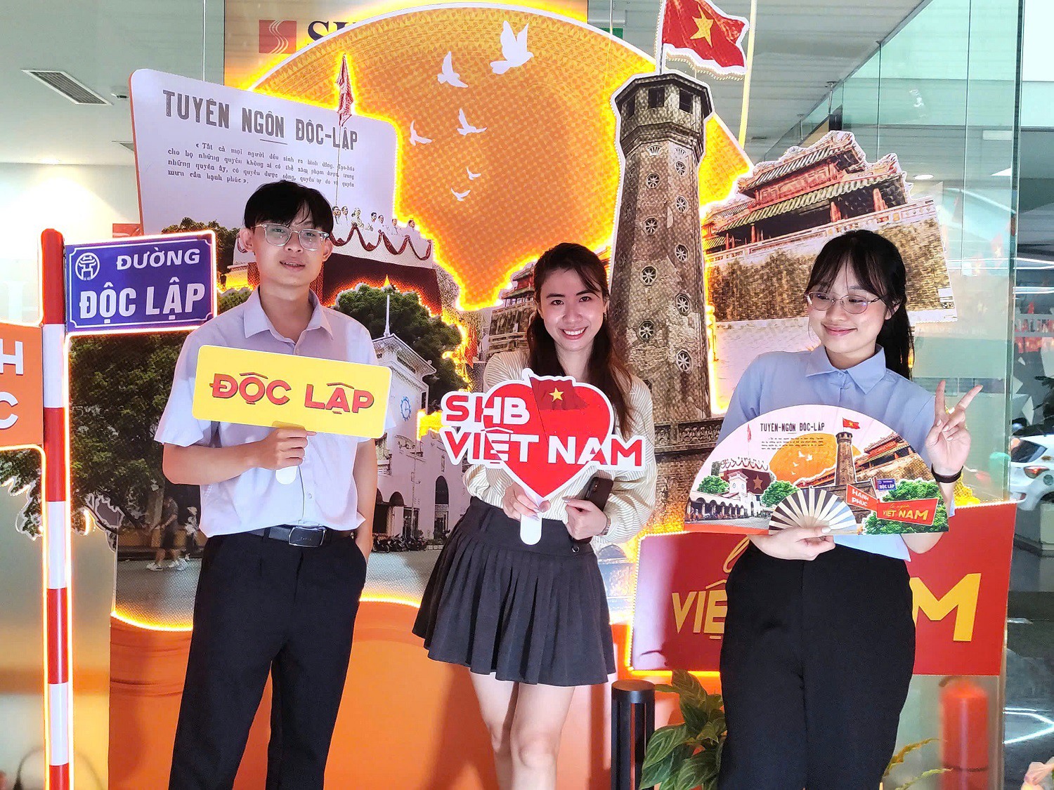 Photobooth SHB: Không gian sống ảo “cháy máy” dịp lễ 2/9 - 3
