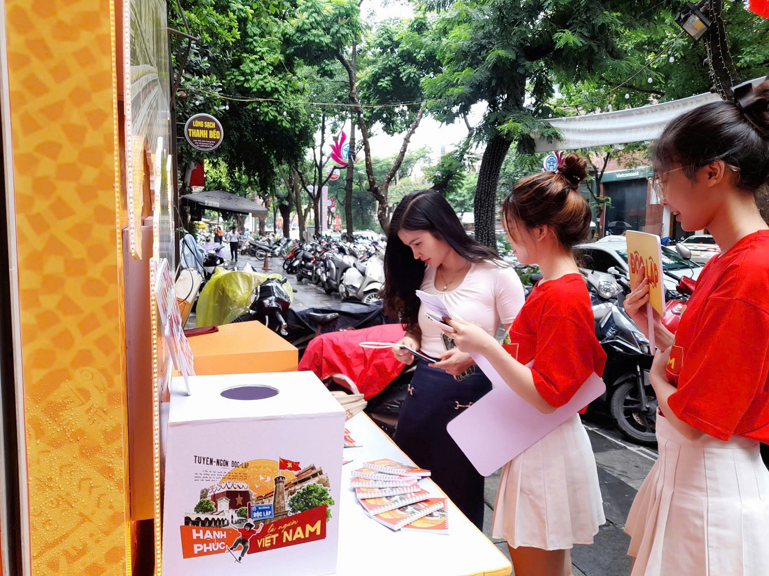 Photobooth SHB: Không gian sống ảo “cháy máy” dịp lễ 2/9 - 4