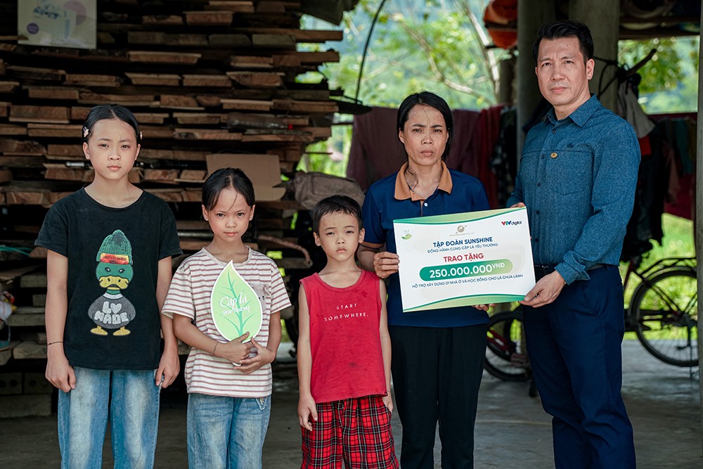 Sunshine Group trao tặng hai mái ấm mới và học bổng cho các "lá chưa lành" tại Lào Cai - 1