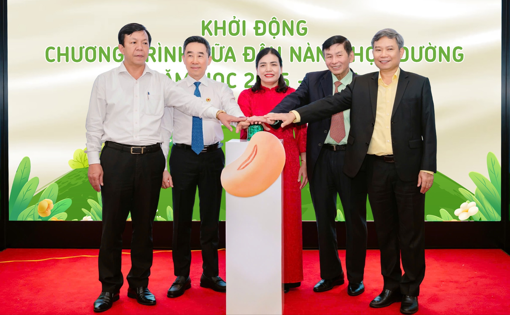 “Sữa đậu nành học đường” - Hành trình 10 năm bền bỉ trao dinh dưỡng lành, gieo mầm tương lai xanh - 2