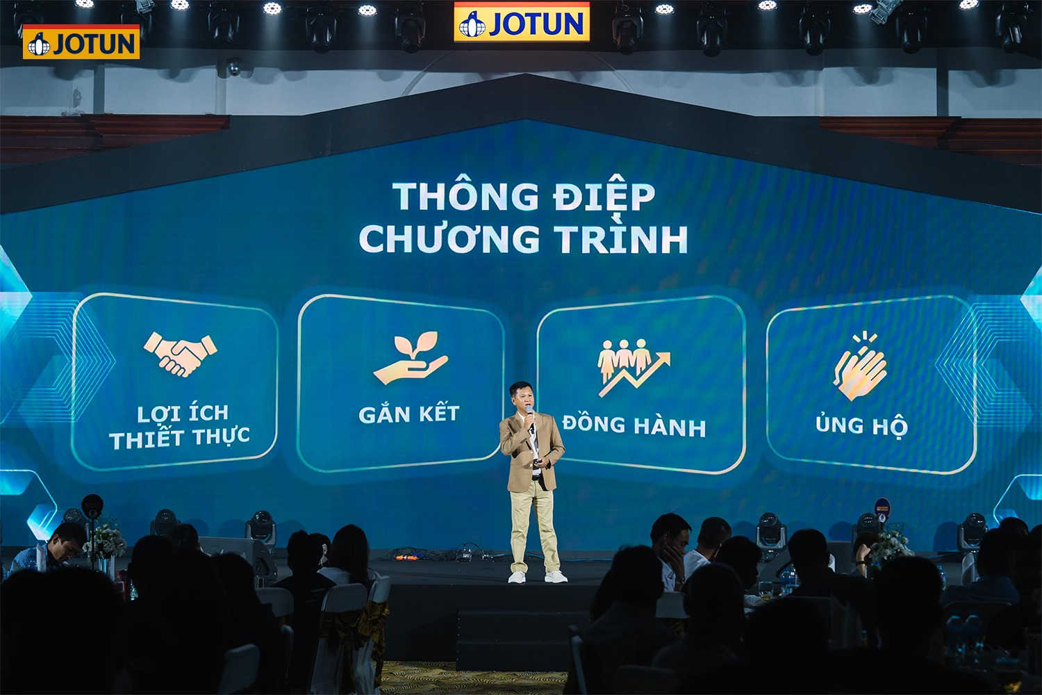 Jotun trao thưởng 40 xe Honda Vision cho thầu thợ Việt - 3