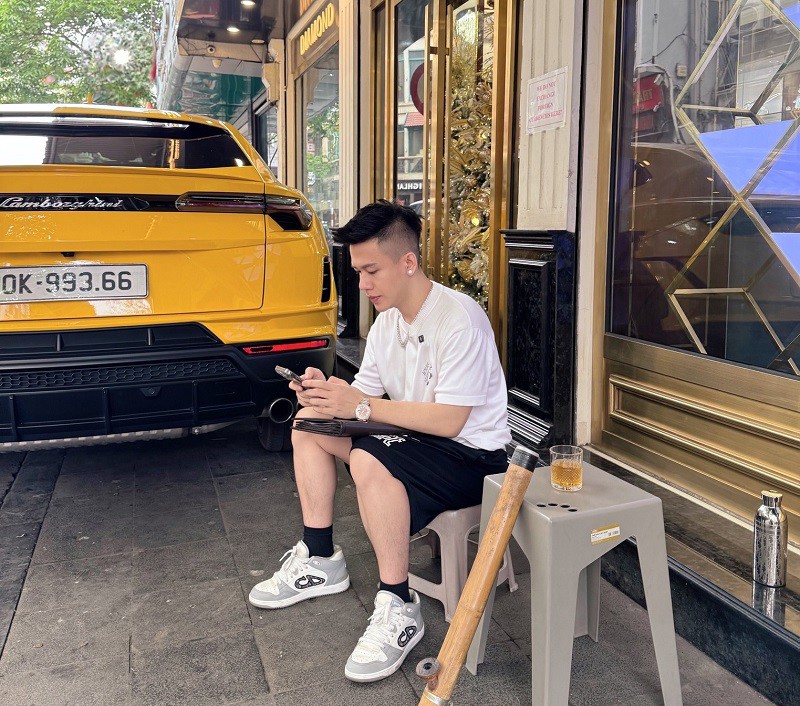 “Đại gia trẻ” buôn kim cương ở phố cổ Hà Nội vừa bị bắt vì tội rửa tiền giàu có cỡ nào? - 4