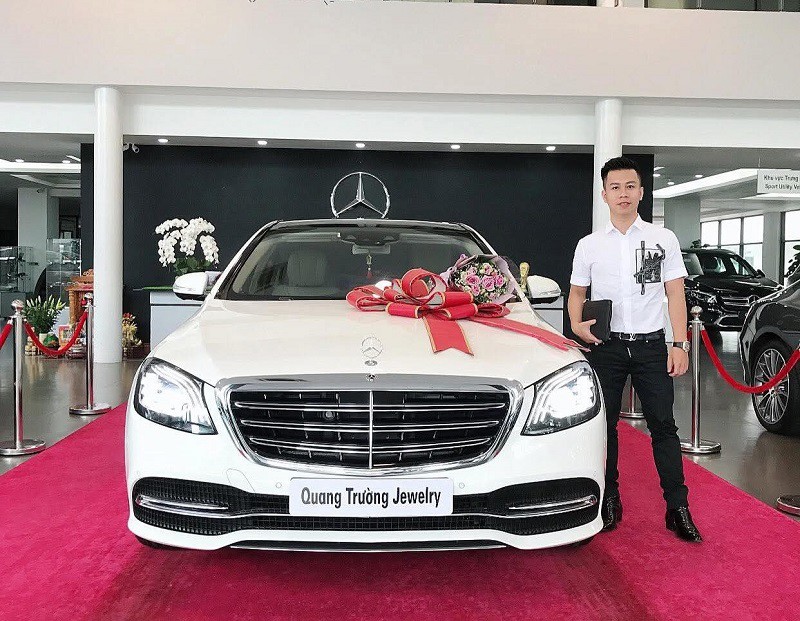 “Đại gia trẻ” buôn kim cương ở phố cổ Hà Nội vừa bị bắt vì tội rửa tiền giàu có cỡ nào? - 6