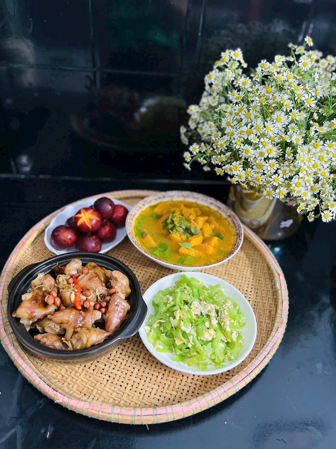 Thực đơn cơm nhà ngon lành, bổ dưỡng của bà mẹ 3 con - 1