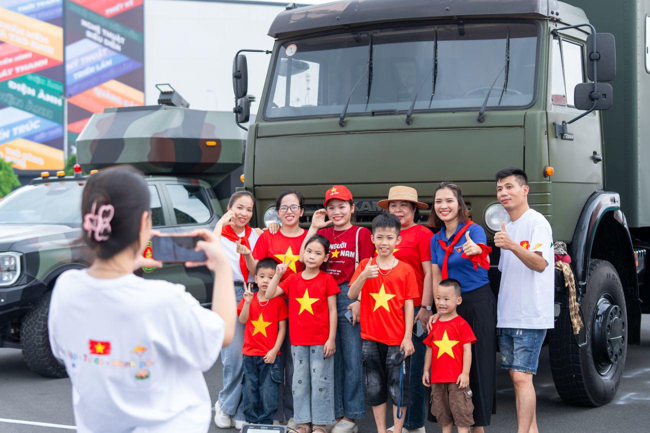 “Chạm đỉnh” cảm xúc yêu nước với “đại tiệc trải nghiệm” chưa từng có tại Trung tâm Triển lãm Việt Nam - 9