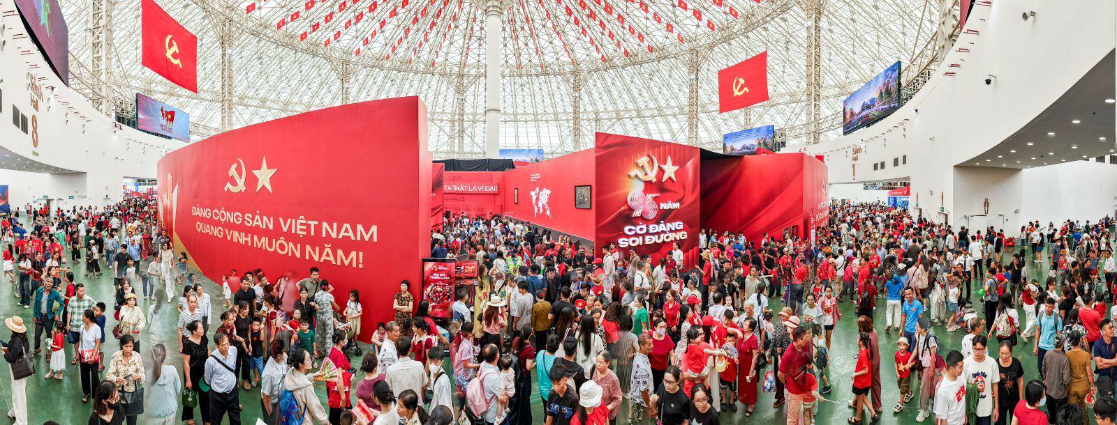 “Chạm đỉnh” cảm xúc yêu nước với “đại tiệc trải nghiệm” chưa từng có tại Trung tâm Triển lãm Việt Nam - 11