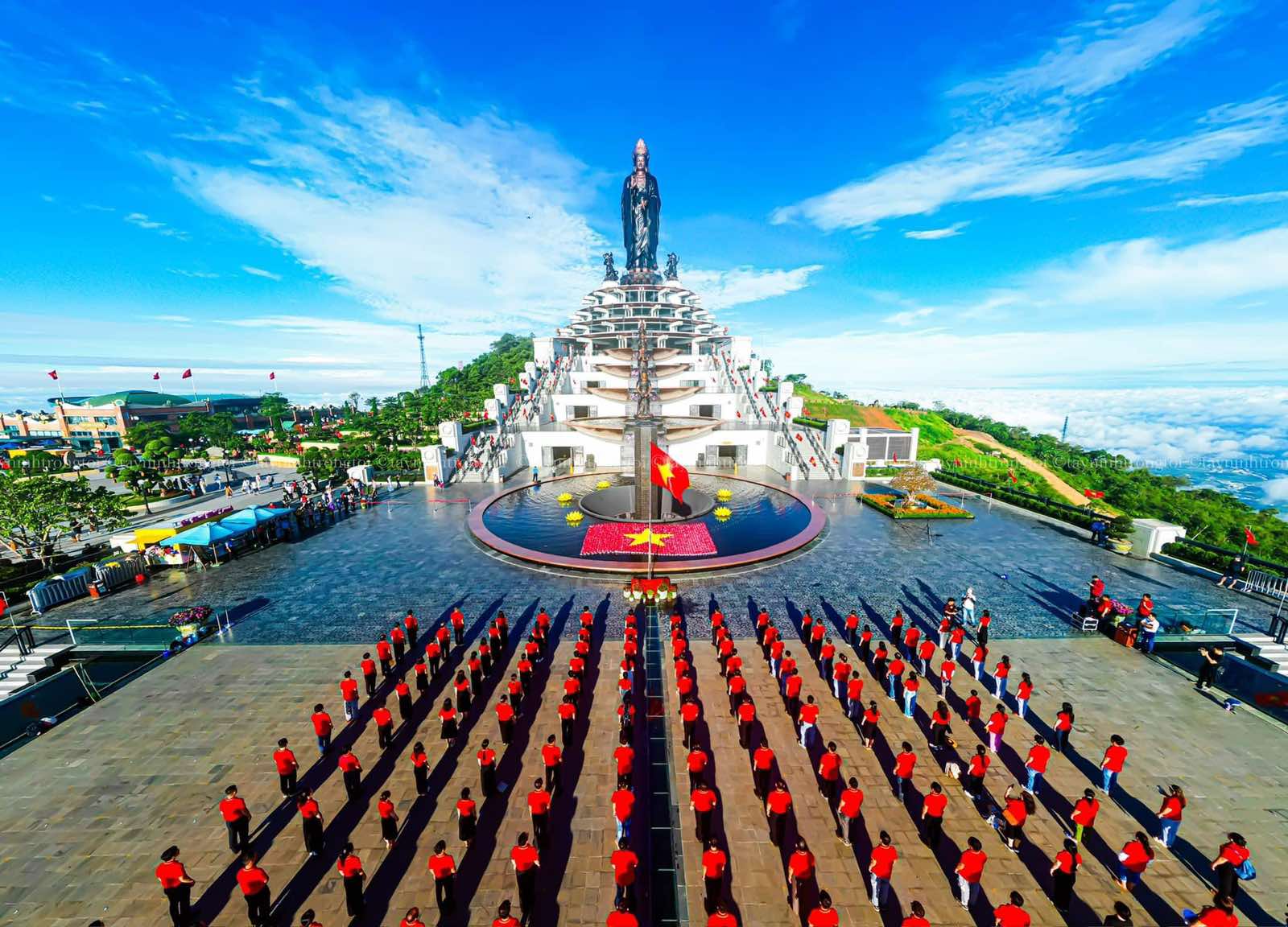 ﻿Du khách hào hứng tham dự chợ lá kỷ lục và triển lãm lịch sử tại núi Bà Đen, Tây Ninh - 8