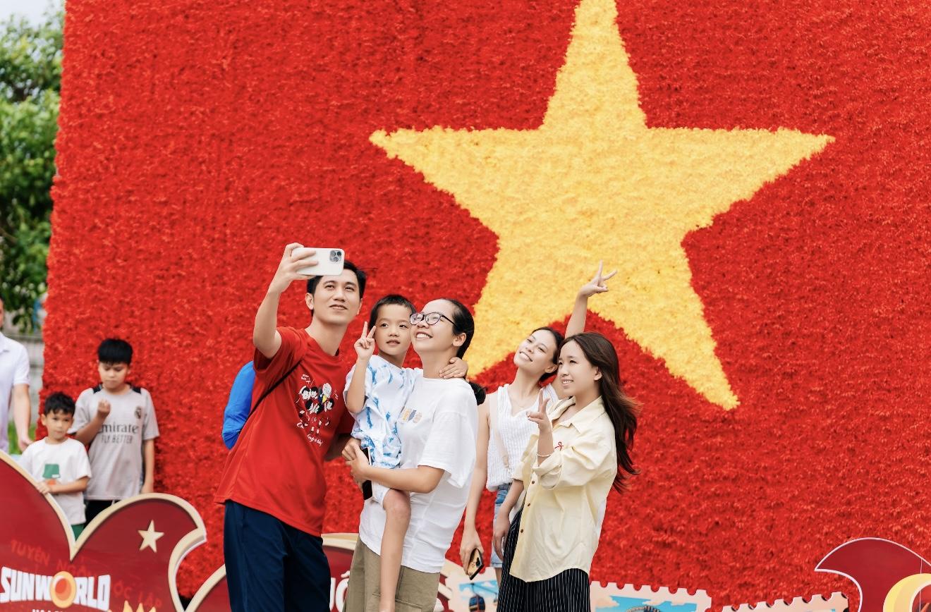 Bãi Cháy tổ chức lễ thượng cờ, bay khinh khí cầu khổng lồ dịp lễ 2/9 - 2