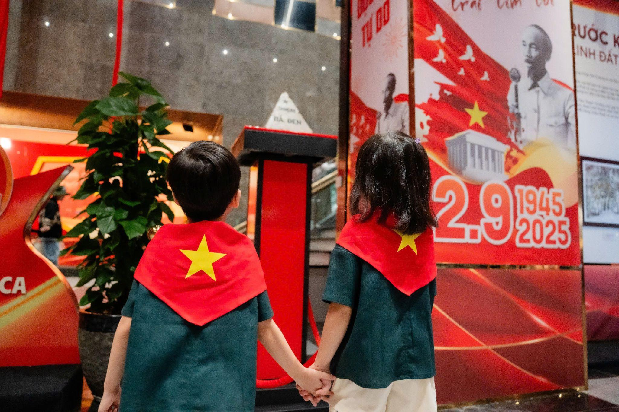 ﻿Du khách hào hứng tham dự chợ lá kỷ lục và triển lãm lịch sử tại núi Bà Đen, Tây Ninh - 5
