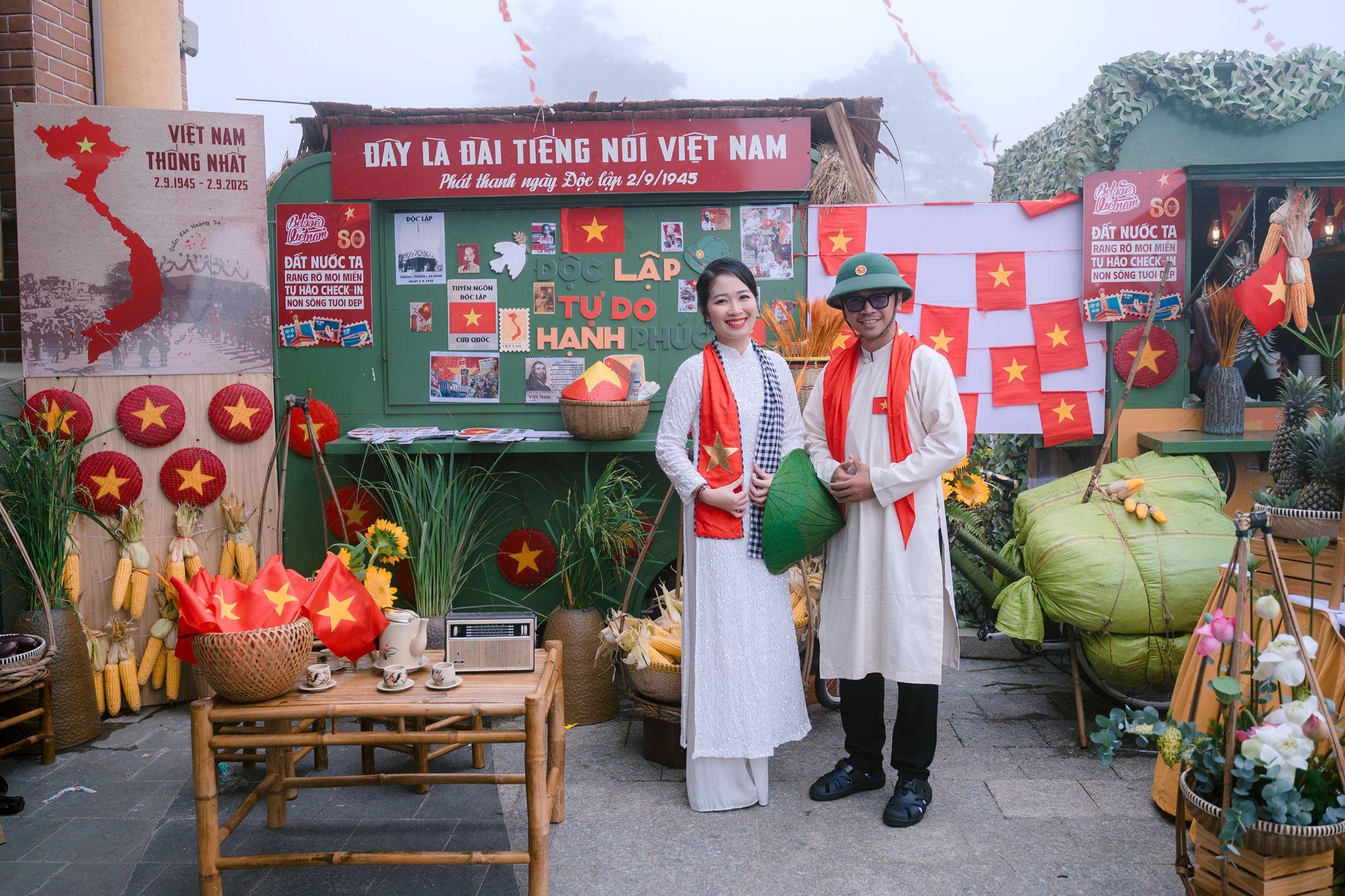 ﻿Du khách hào hứng tham dự chợ lá kỷ lục và triển lãm lịch sử tại núi Bà Đen, Tây Ninh - 4