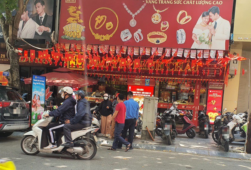 Giá vàng chiều 3/9: Tăng “sốc” lên mốc cao chưa từng có, nhiều người kéo đến cửa hàng “vét sạch” loại vàng này - 5