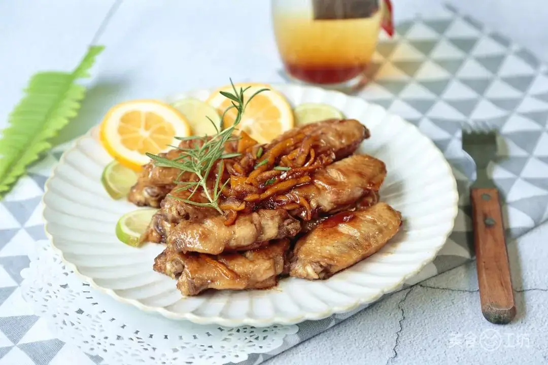 Cánh gà làm cách này vừa đơn giản lại tốn cơm - 1
