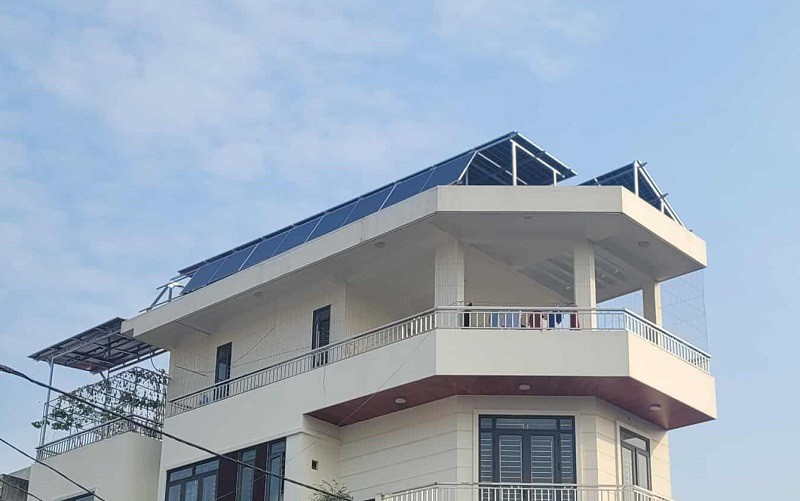 Một gia đình ở Bắc Ninh chi tiền lắp điện mặt trời trên mái nhà, kết quả bất ngờ - 2