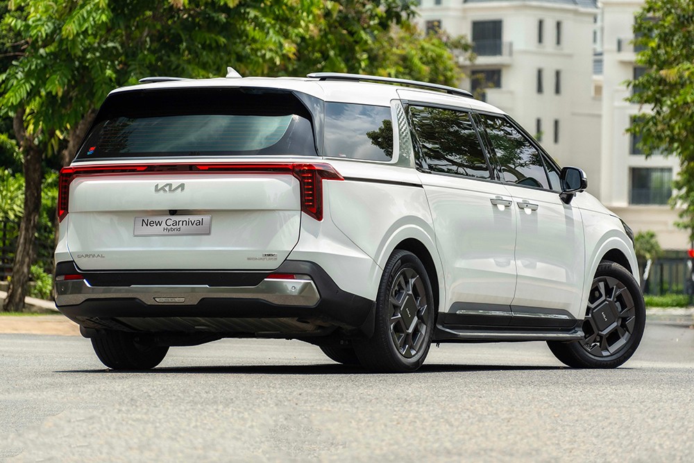 Kia Carnival Hybrid: Chuẩn mực xe 7 chỗ cao cấp cỡ lớn, dẫn dầu xu hướng di chuyển xanh - 2