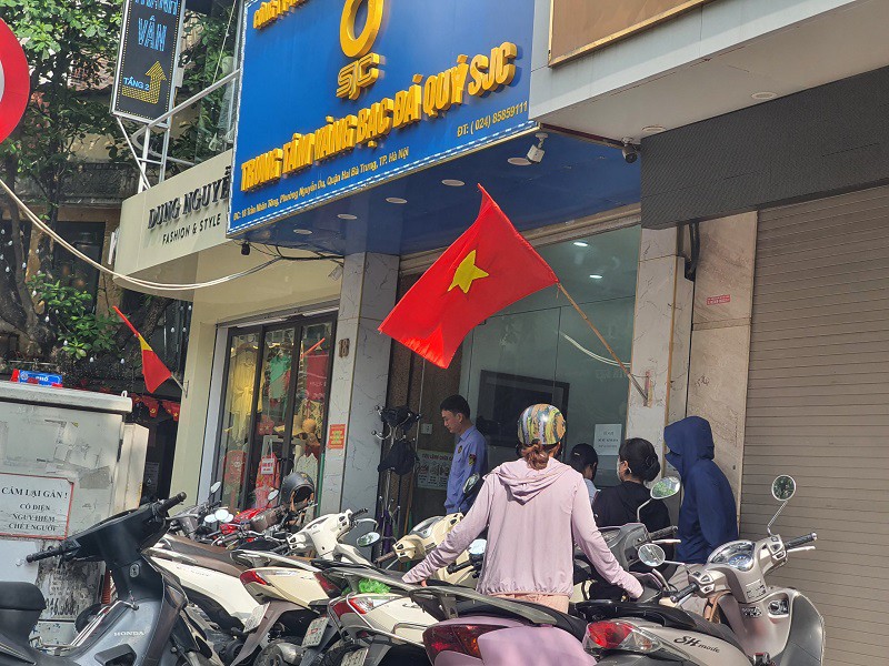 Giá vàng chiều 15/9: Đảo chiều tăng, một số người mang vàng đi bán lại mang về - 3