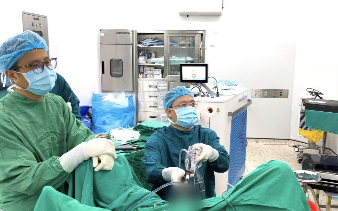 Hiếm gặp: Người đàn ông có khối u tuyền liệt nặng gần 0,5kg - 1