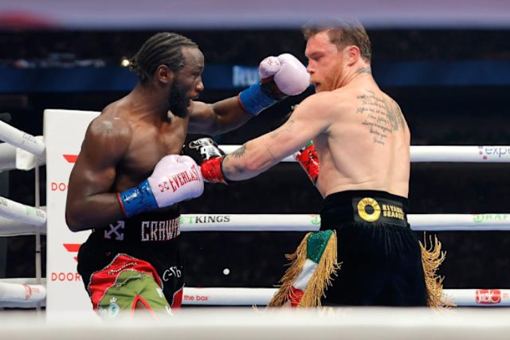 Crawford bị tước đai sau trận thắng Canelo, Mayweather "khiêu chiến" Mike Tyson - 1