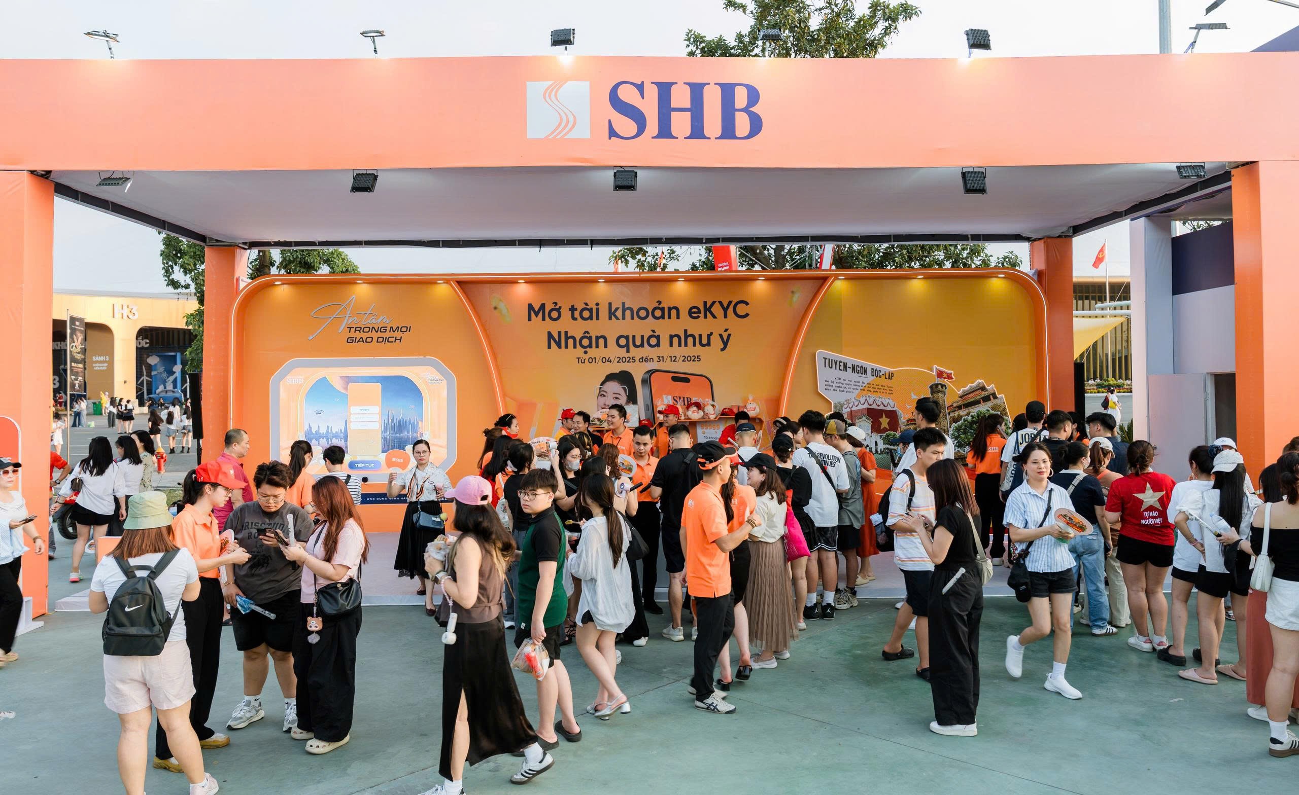 V Fest tưng bừng, giới trẻ check-in tại “góc sống ảo” của SHB - 1