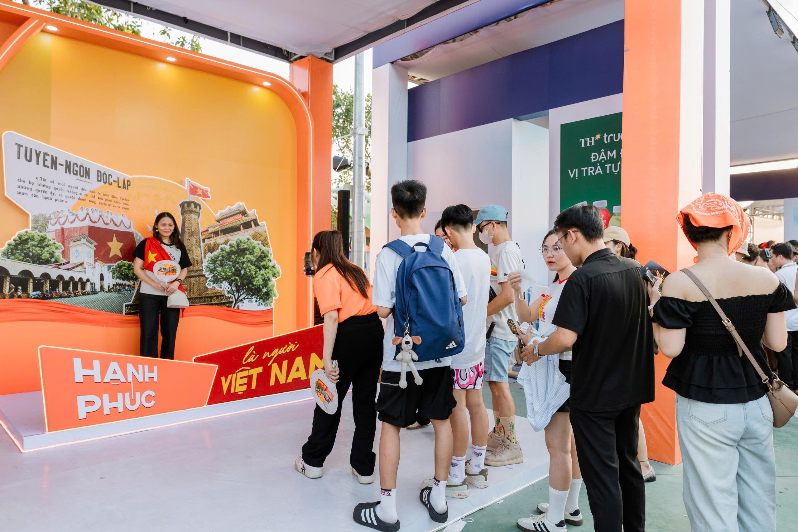 V Fest tưng bừng, giới trẻ check-in tại “góc sống ảo” của SHB - 2