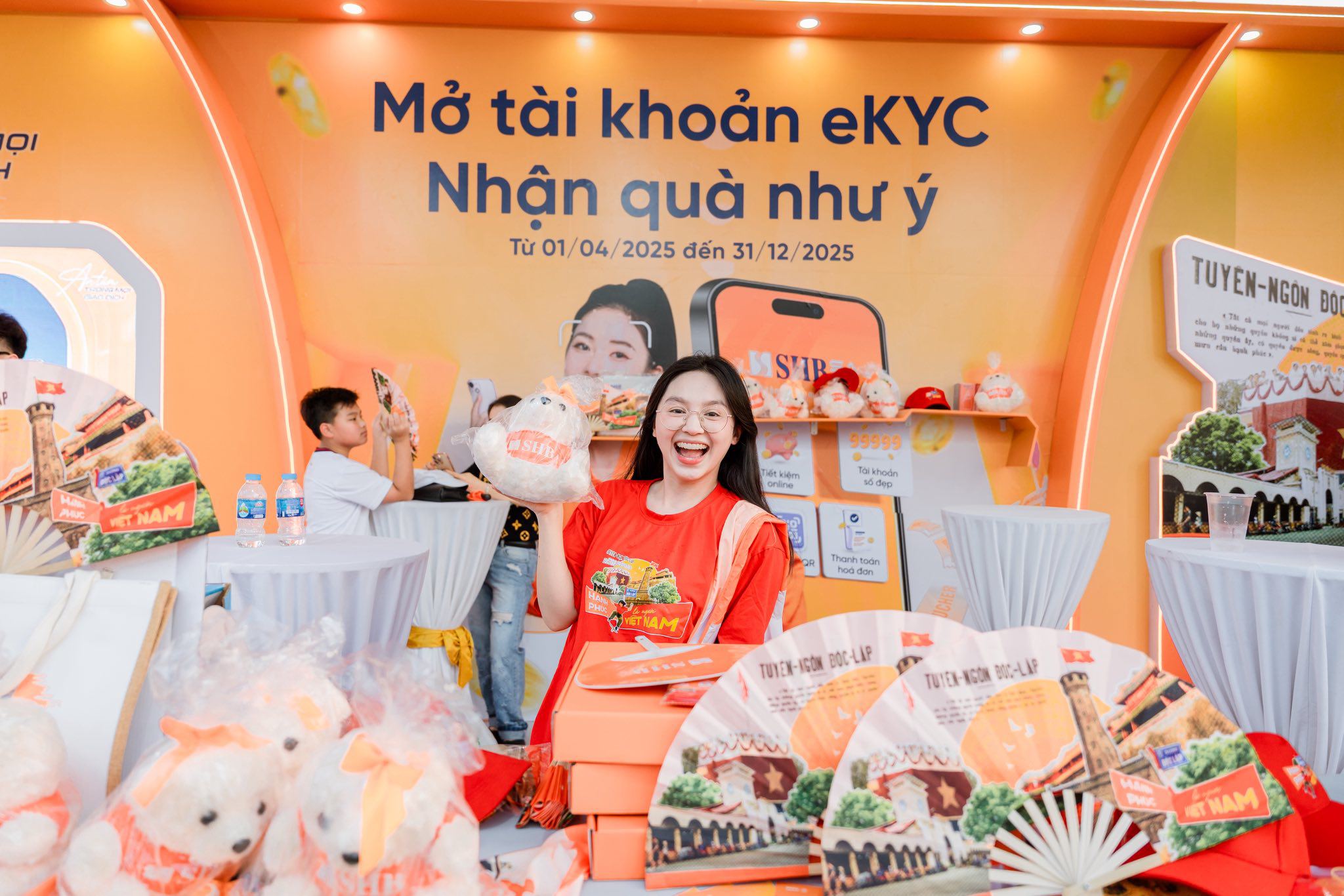 V Fest tưng bừng, giới trẻ check-in tại “góc sống ảo” của SHB - 4