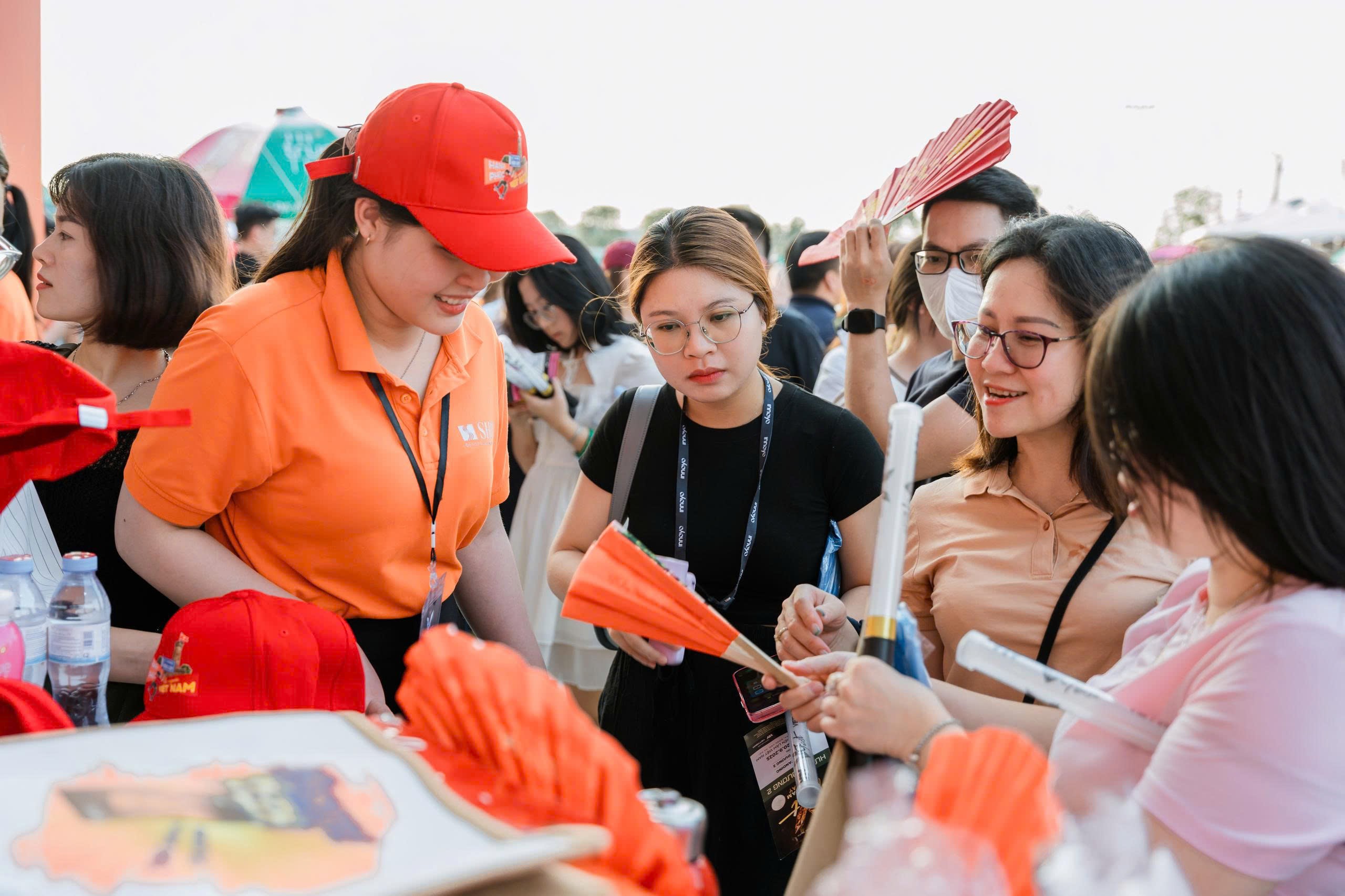 V Fest tưng bừng, giới trẻ check-in tại “góc sống ảo” của SHB - 5