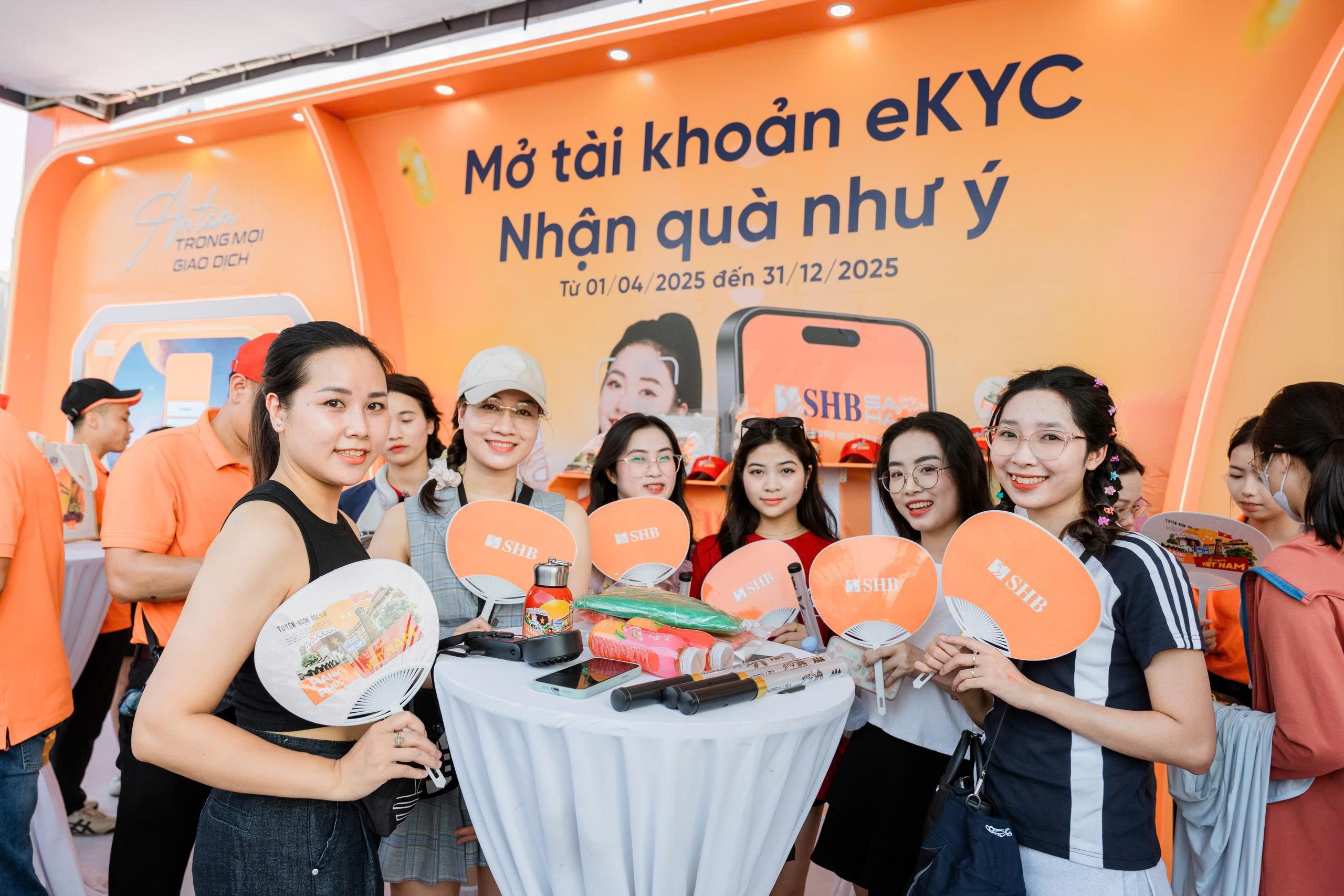 V Fest tưng bừng, giới trẻ check-in tại “góc sống ảo” của SHB - 7