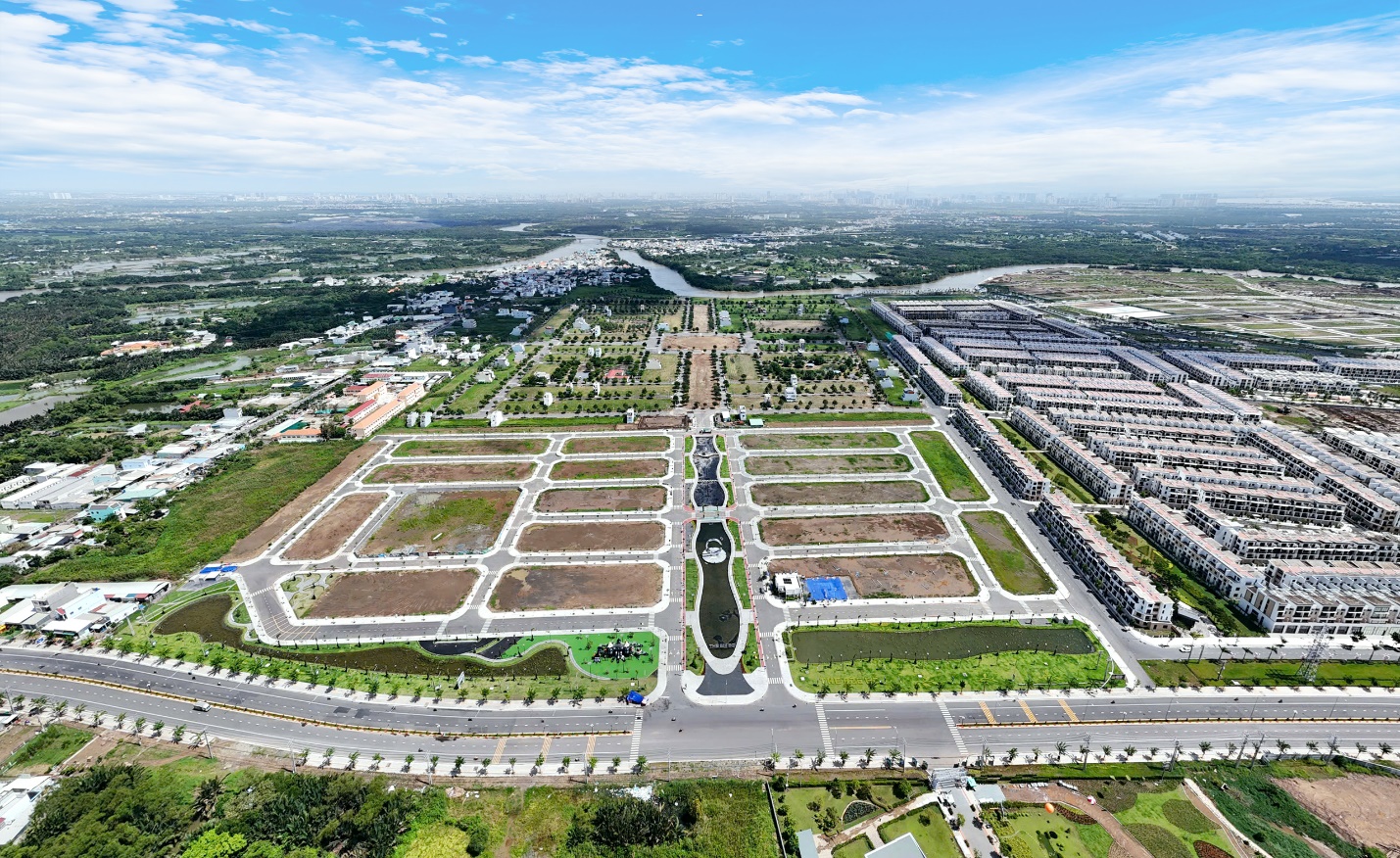 Sẵn sổ - Sẵn hạ tầng - Dân cư hiện hữu, The 826 trở thành điểm đến an toàn cho dòng vốn đầu tư - 1