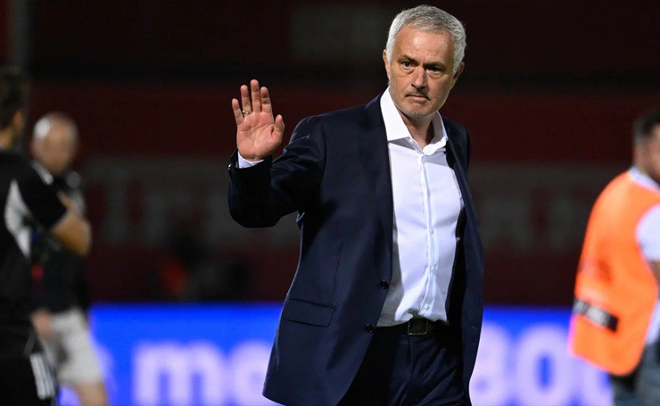 Khẳng định ngồi nhà kiếm được nhiều tiền hơn đi làm, HLV Mourinho giàu thế nào? - 1