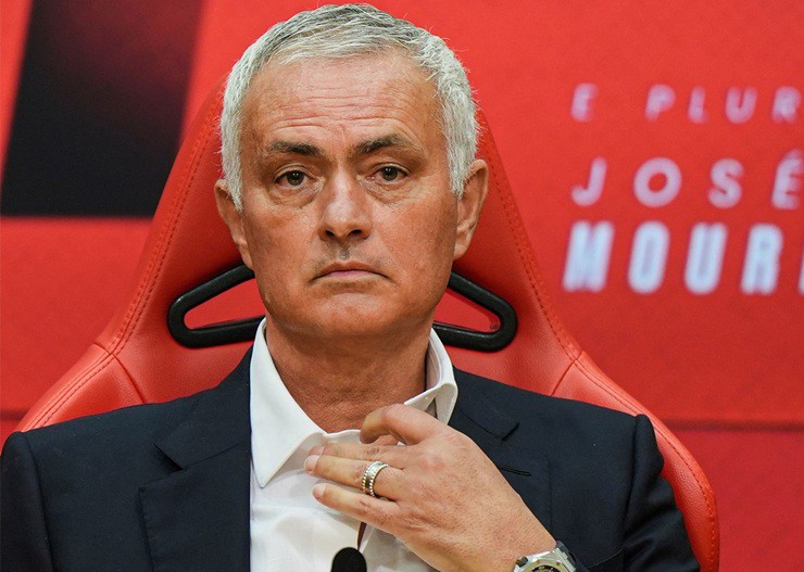 Khẳng định ngồi nhà kiếm được nhiều tiền hơn đi làm, HLV Mourinho giàu thế nào? - 3