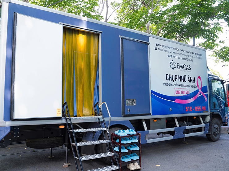 EMCAS thực hiện tầm soát ung thư vú miễn phí, chung tay vì sức khỏe phụ nữ Việt - 1