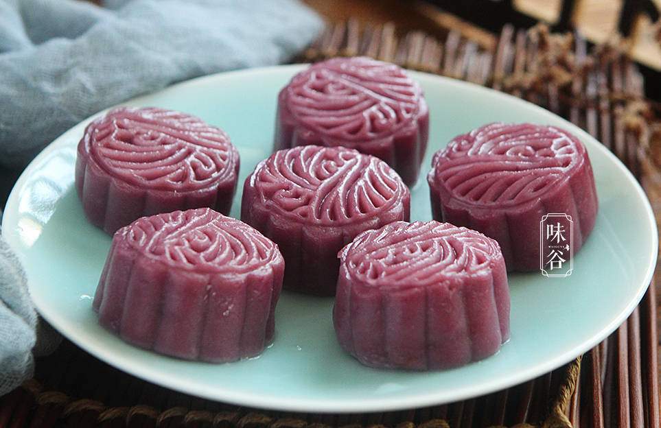 Tự làm bánh trung thu bằng khoai lang tím, ngon chẳng kém ngoài tiệm - 8