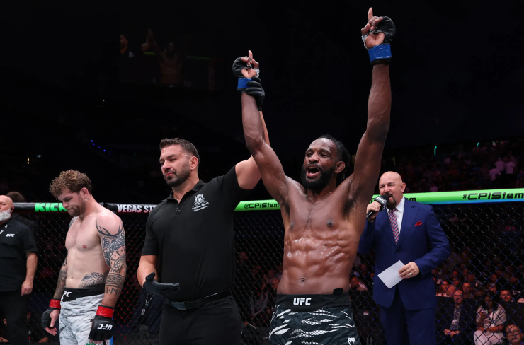 Trọng tài "bẻ còi" chấn động UFC: Võ sĩ tưởng bất tỉnh lại giành chiến thắng - 2