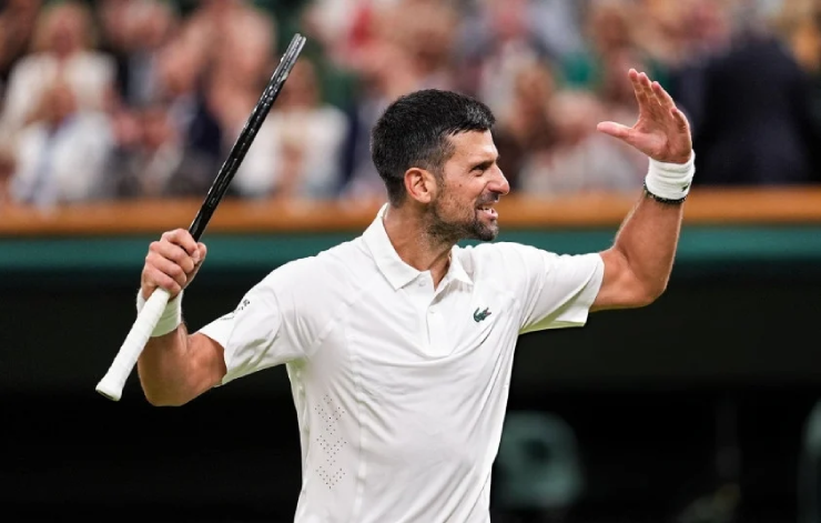 Sinner học cách thắng xấu xí để "sinh tồn" ở Wimbledon, Djokovic bật chế độ "hủy diệt" - 2