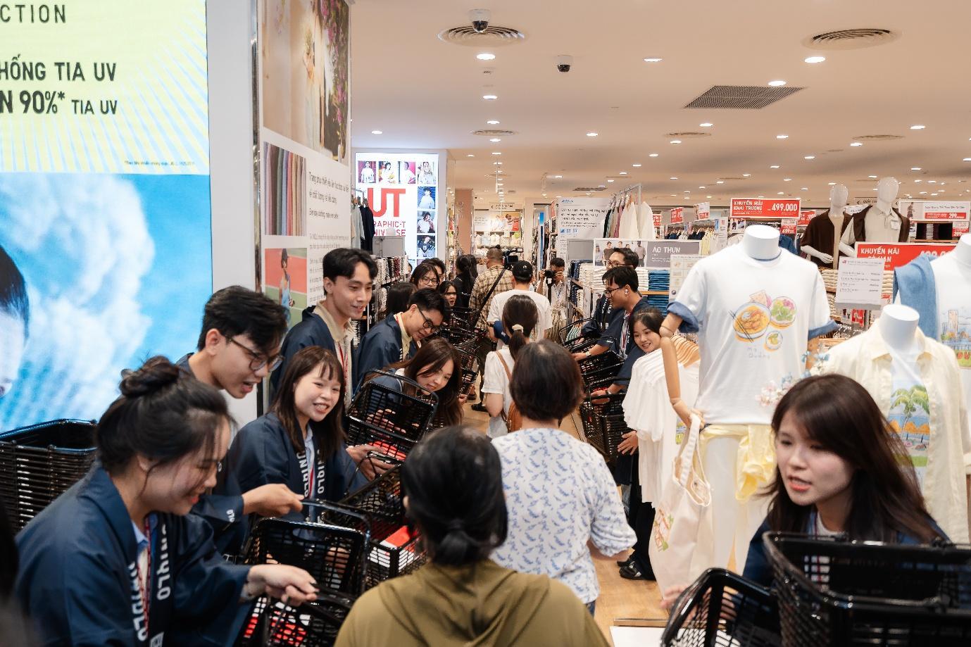 Sức hút khủng của UNIQLO tại Đà Nẵng: Hàng nghìn lượt khách đổ về trong ngày đầu tiên khai trương - 3