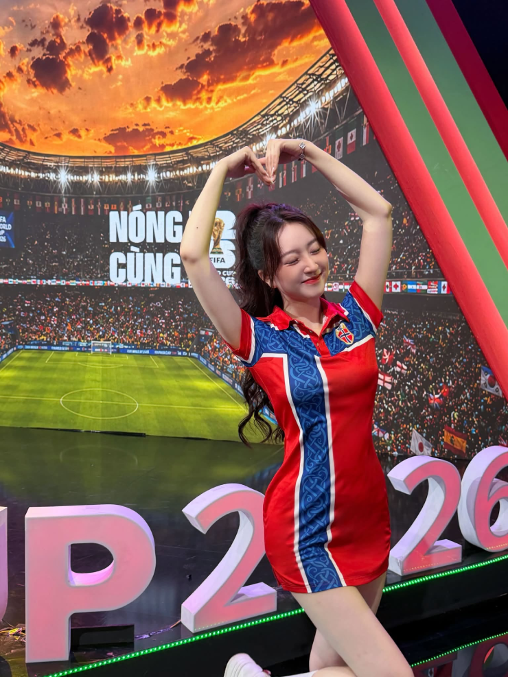 Á khôi xinh đẹp đam mê môn thể thao lạ, tiếp sức Na Uy gây sốc ĐT Anh ở World Cup - 1